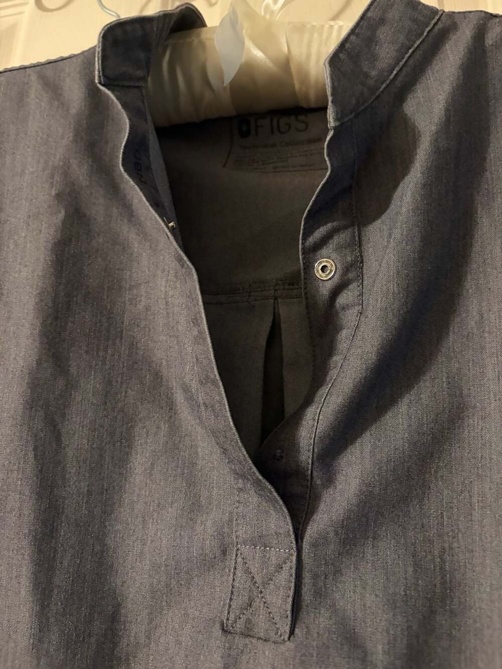 FIGS Graphite Rafaela Technical collection Henley Scrubs Zamora Jogger Set - Picture 7 of 8